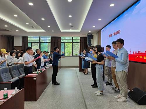 说明: //jw.fanqienovel1.com/__local/5/F1/79/E4D1932DBF3D43A0CD021A61A60_858E3D65_1B2BE.jpg